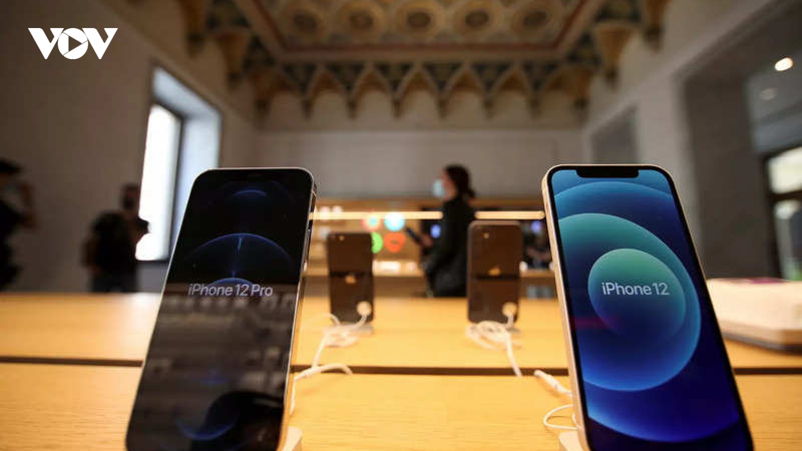 iPhone 12 đắt nhất bán siêu chạy, Apple hốt bạc