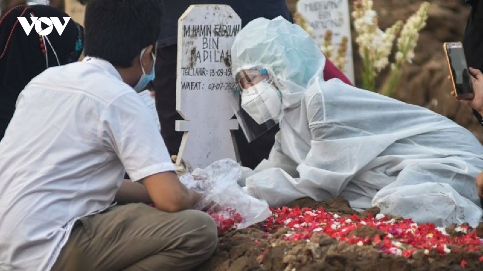 72.000 người chết do Covid-19, Indonesia đi từ khủng hoảng y tế đến khủng hoảng quan tài