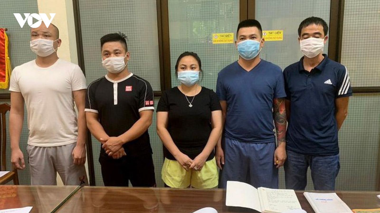 Cho vay nặng lãi, uy hiếp "con nợ" nếu chậm trả tiền