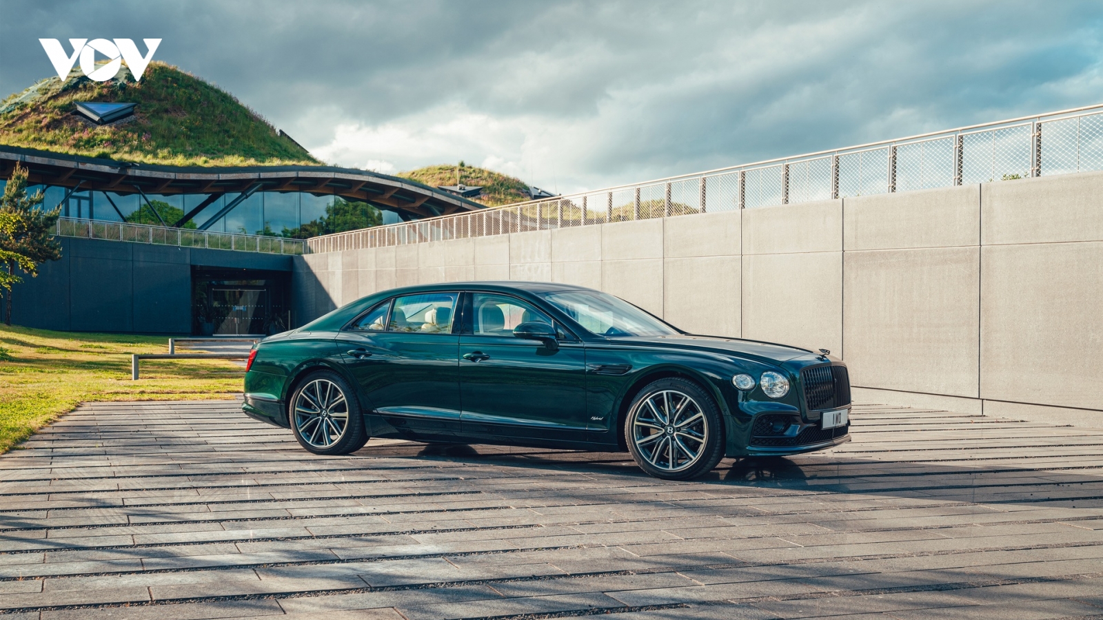 Bentley ra mắt Flying Spur Hybrid siêu tiết kiệm nhiên liệu