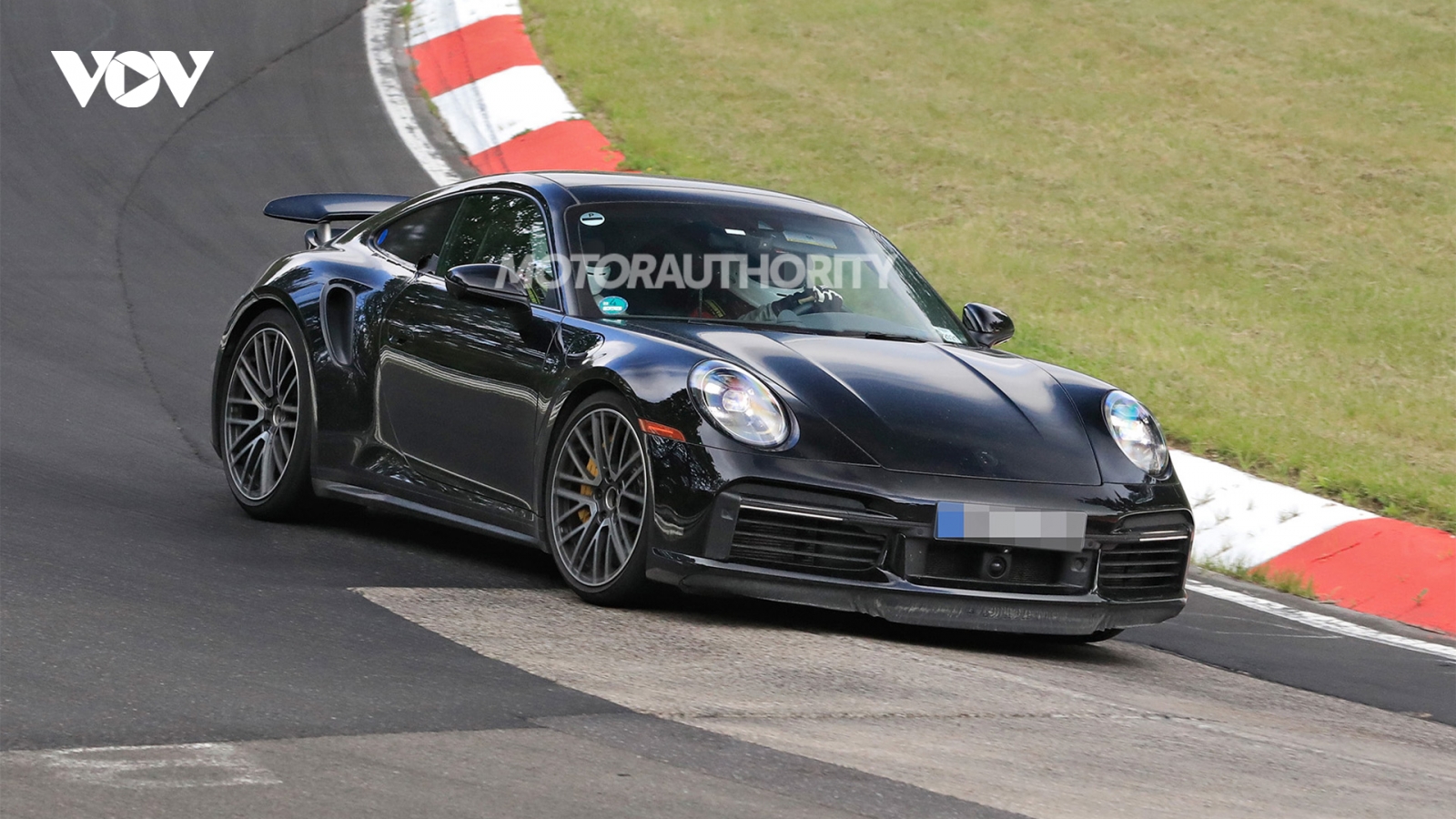 Porsche thử nghiệm 911 Turbo S E-Hybrid tại Nurburgring