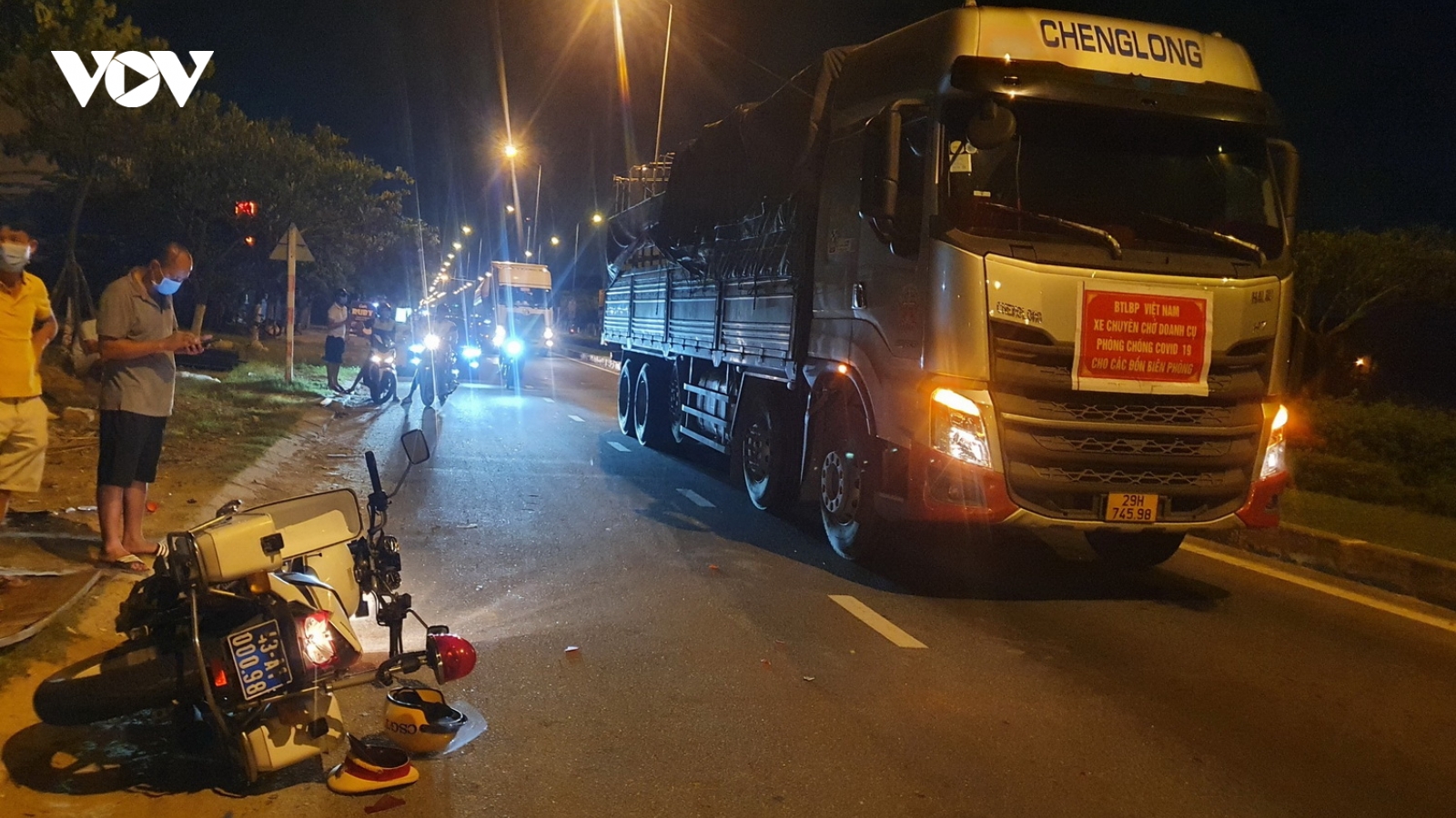 Lái xe tải đâm cảnh sát giao thông bị thương