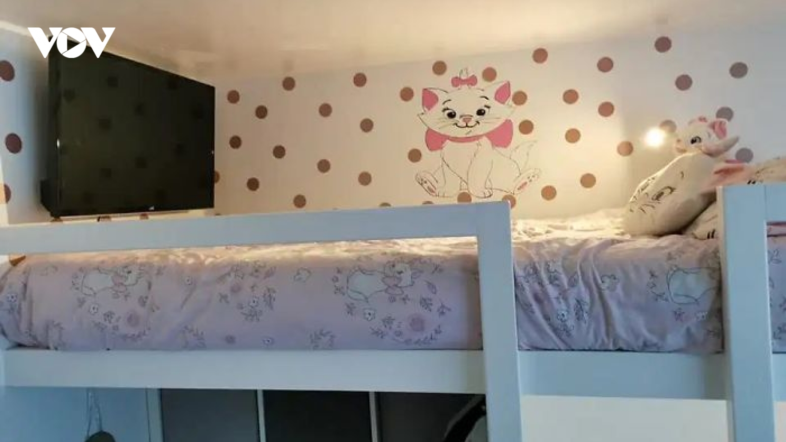 Bà mẹ thiết kế lại căn phòng ngủ cho 3 cô con gái trở nên rộng rãi, thẩm mỹ hơn