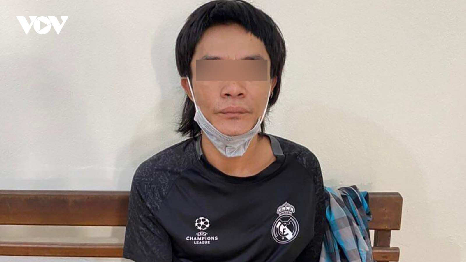 Trà trộn vào khu phong tỏa COVID-19 để trốn truy nã