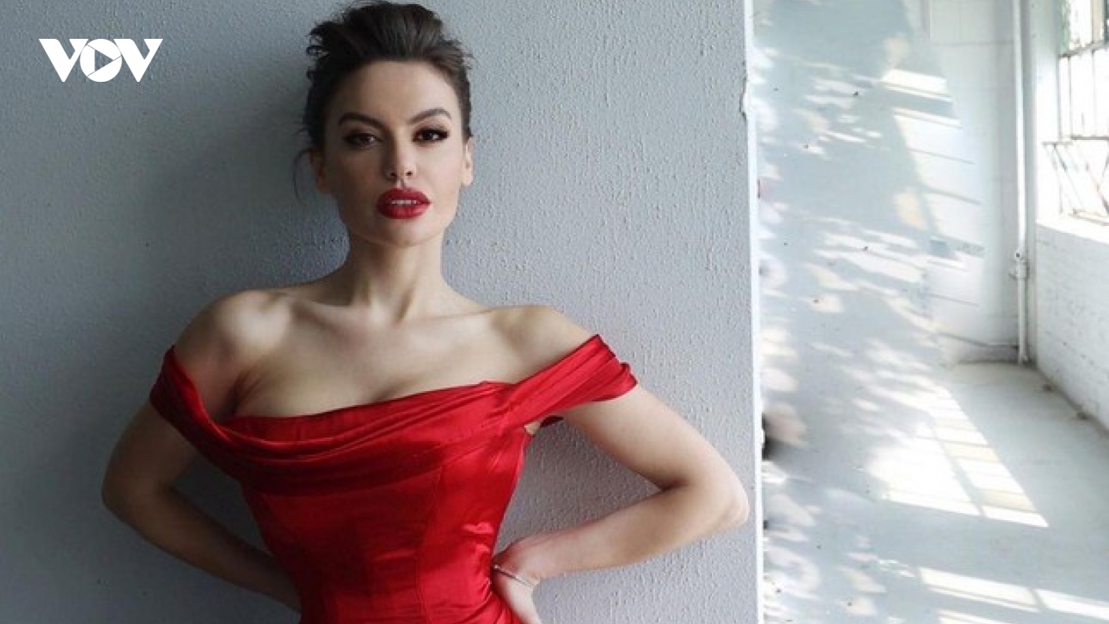 Ngắm nhan sắc hoa hậu gây sốt vì quá giống Angelina Jolie