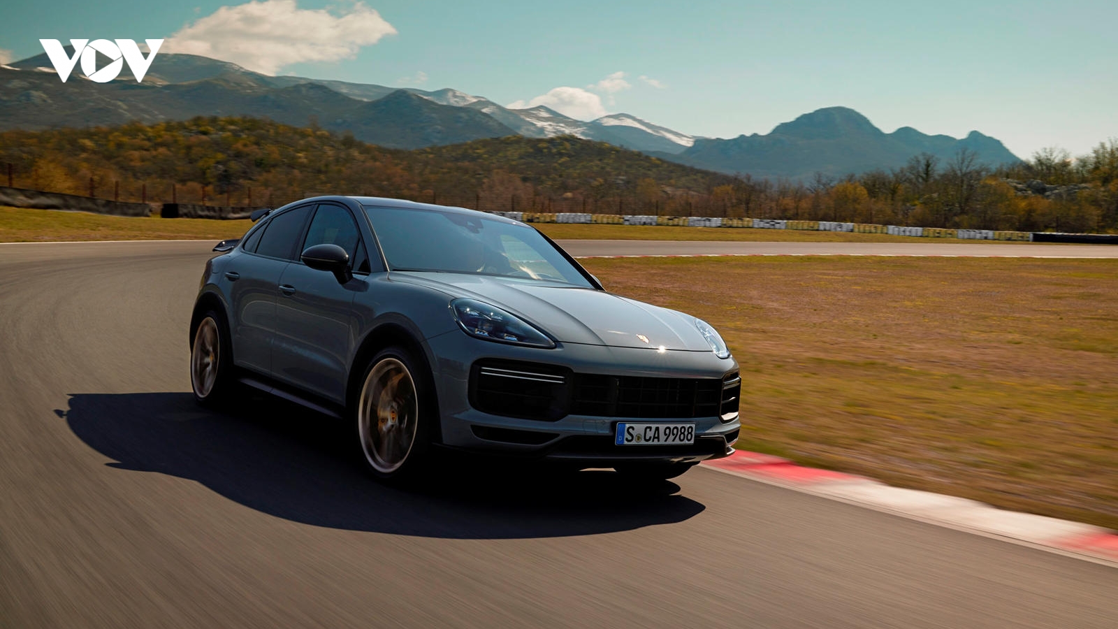 SUV nhanh nhất của Porsche - Cayenne Turbo GT ra mắt