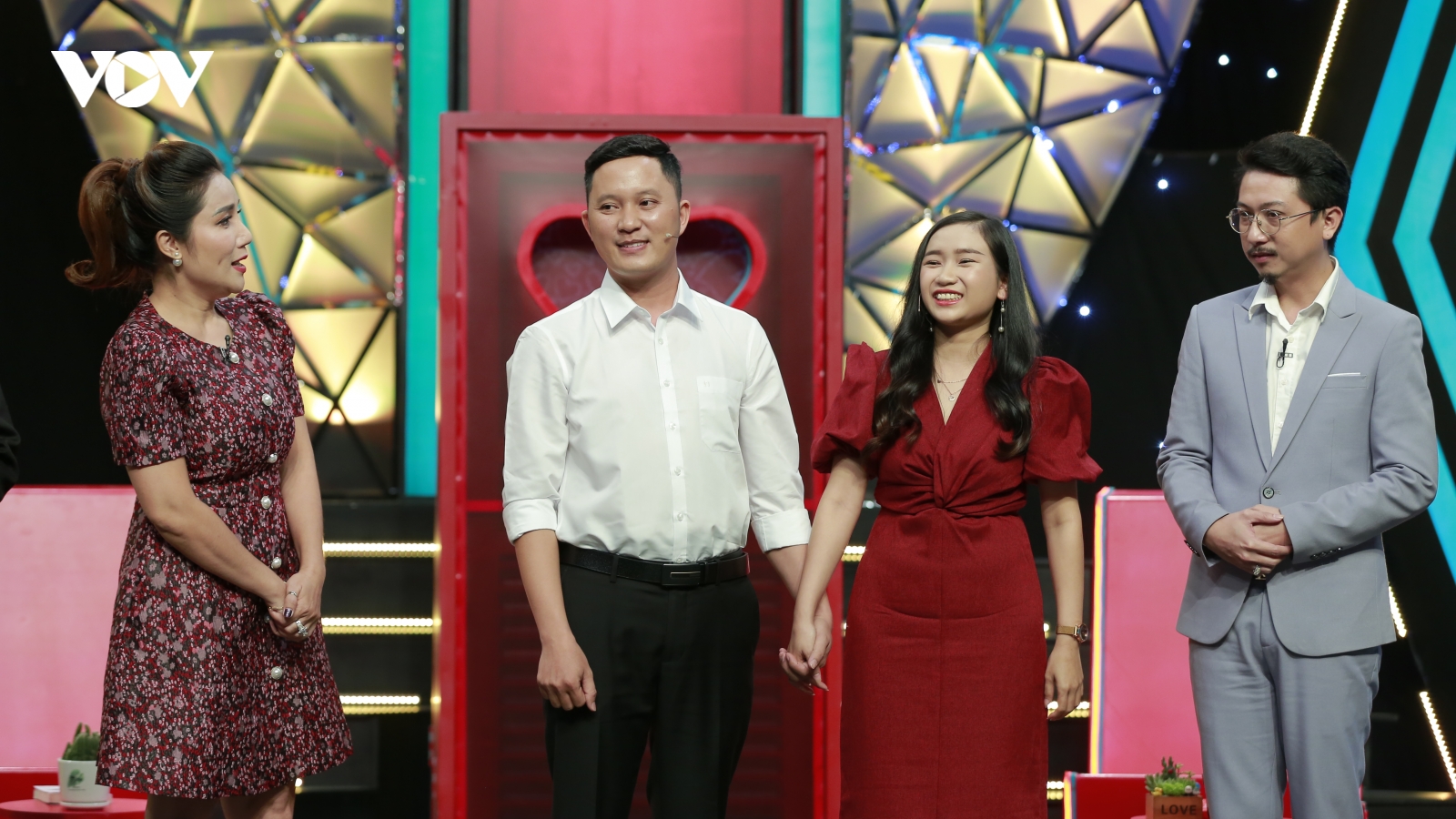 Cô gái xinh đẹp “gây sốt” vì ủng hộ người yêu ngoại tình, Cát Tường lắc đầu "ngán ngẩm"