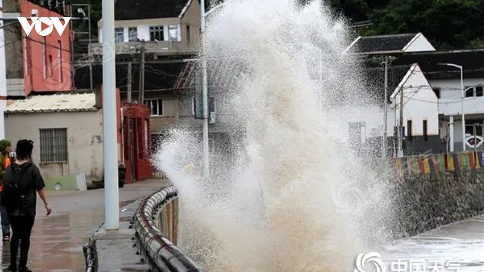 Bão In-Fa chính thức đổ bộ lần 2 vào Trung Quốc, đe dọa gây mưa cực lớn và ngập lụt