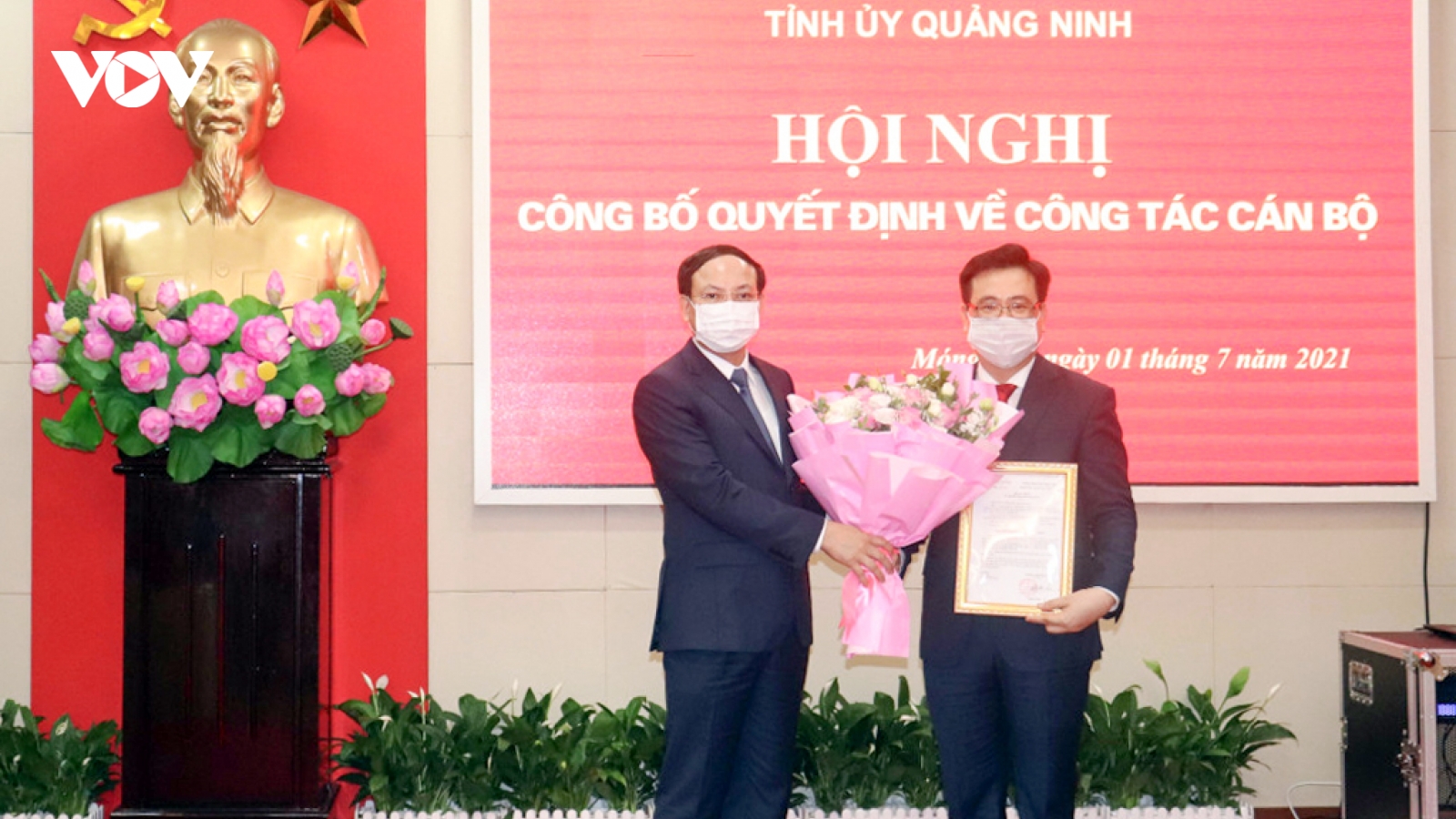 Điều động 2 giám đốc sở làm Bí thư Thành ủy Móng Cái và Bí thư Thị ủy Đông Triều
