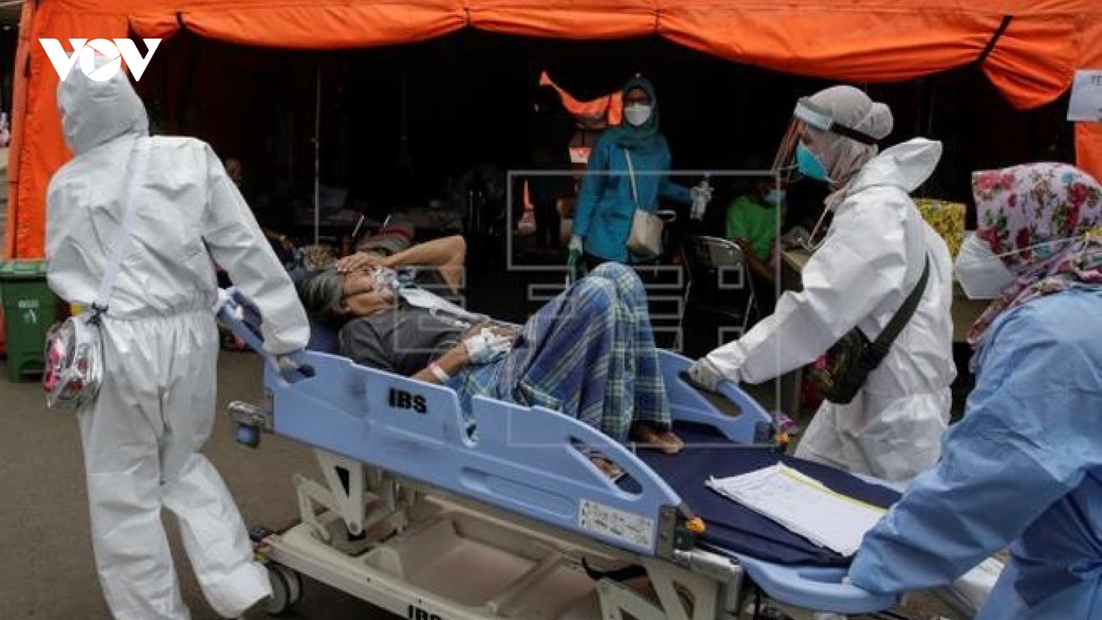 Lỗ hổng chết người khiến Indonesia "vỡ trận" Covid-19