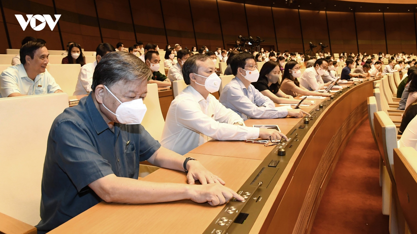 Quốc hội đồng ý trao cơ chế đặc biệt để Chính phủ và Thủ tướng chống dịch