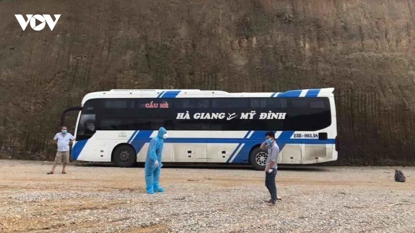 F0 trèo tường trốn khỏi khu điều trị ở Bắc Giang, bắt xe khách đi Hà Giang