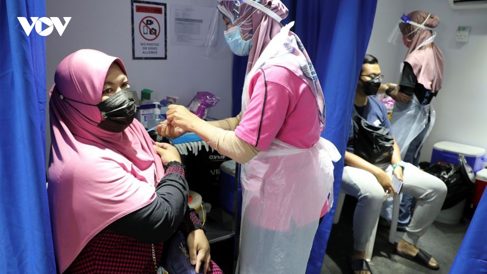 Malaysia sắp dừng sử dụng vaccine phòng Covid-19 Sinovac của Trung Quốc