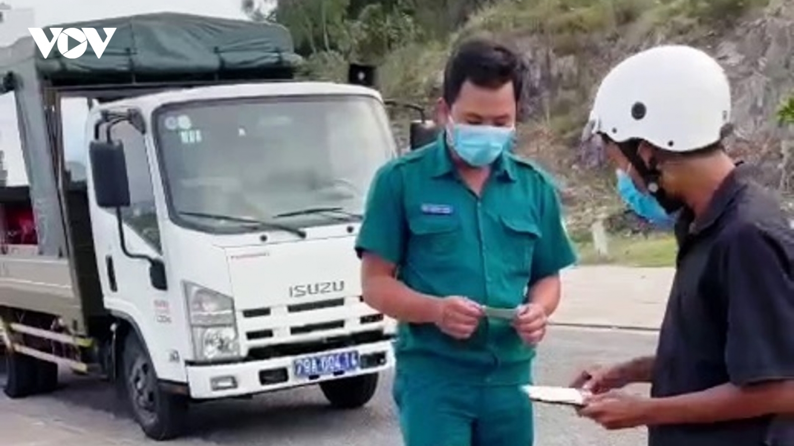 Vụ "Bánh mì không phải là lương thực": Cần bảo vệ người yếu thế