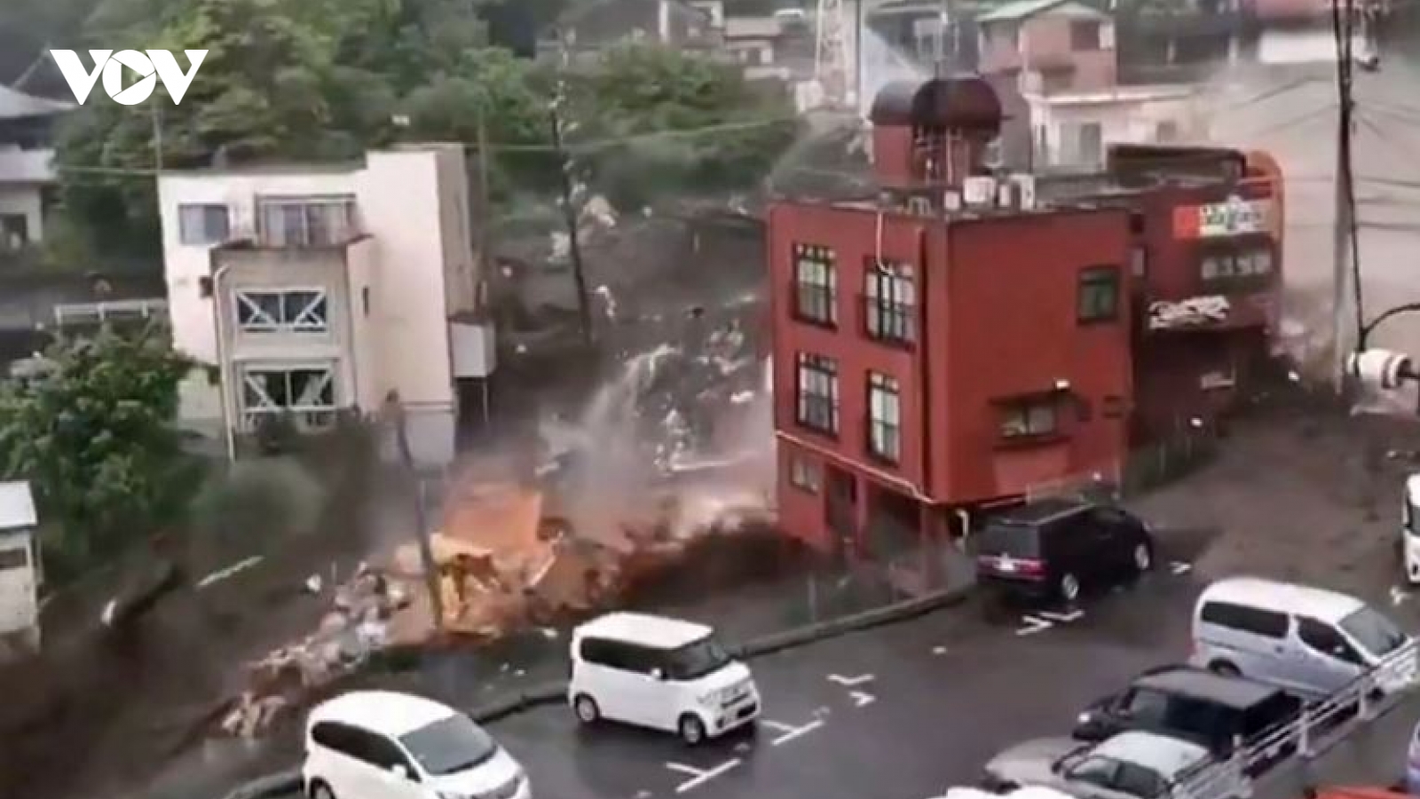 Khoảnh khắc lở đất kinh hoàng quét qua thành phố Atami, Nhật Bản khiến 20 người mất tích