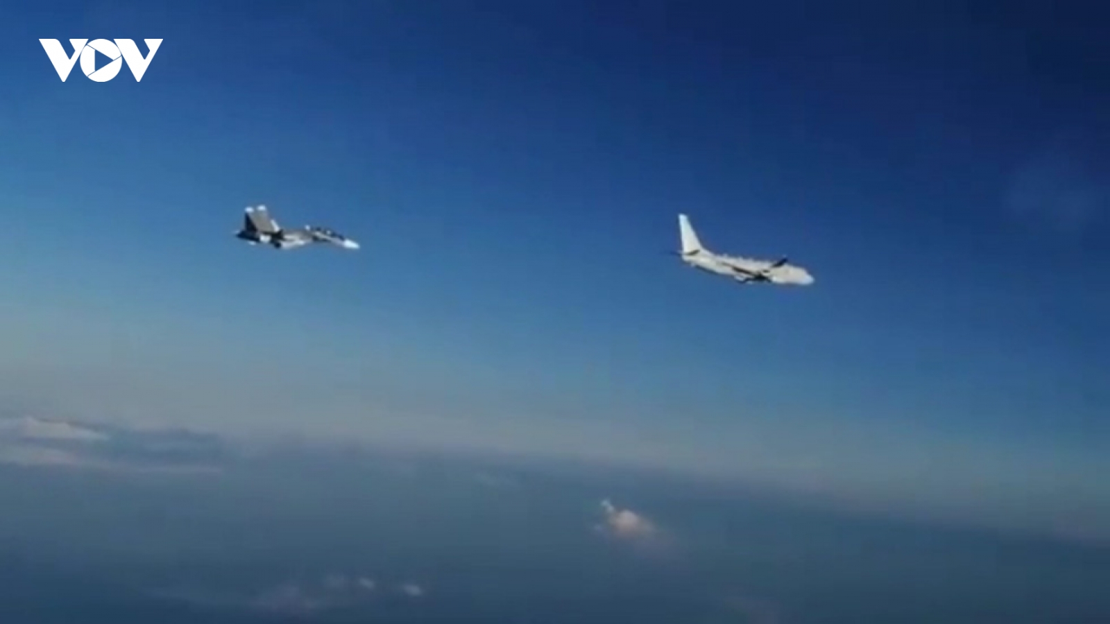 Nga điều 2 tiêm kích Su-30 chặn máy bay trinh sát Mỹ áp sát không phận ở Biển Đen