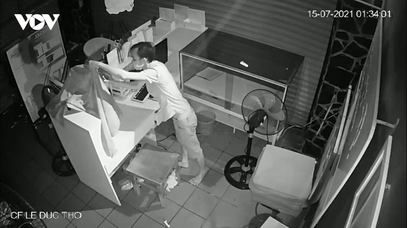 Kẻ gian lợi dụng đêm tối, đột nhập quán cafe vắng chủ "cuỗm" sạch tài sản
