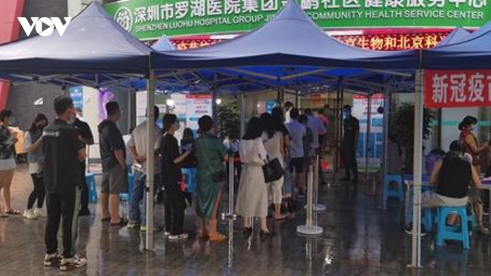 Nhiều nơi ở Trung Quốc có tỷ lệ tiêm vaccine Covid-19 cho người trên 18 tuổi đạt 80%
