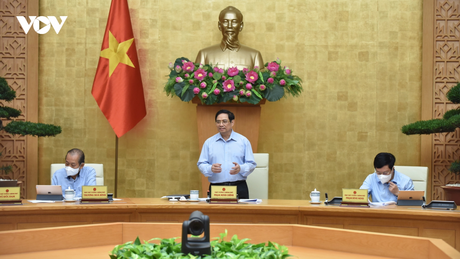 Thủ tướng chủ trì họp khẩn với Ban Chỉ đạo Quốc gia phòng, chống COVID-19
