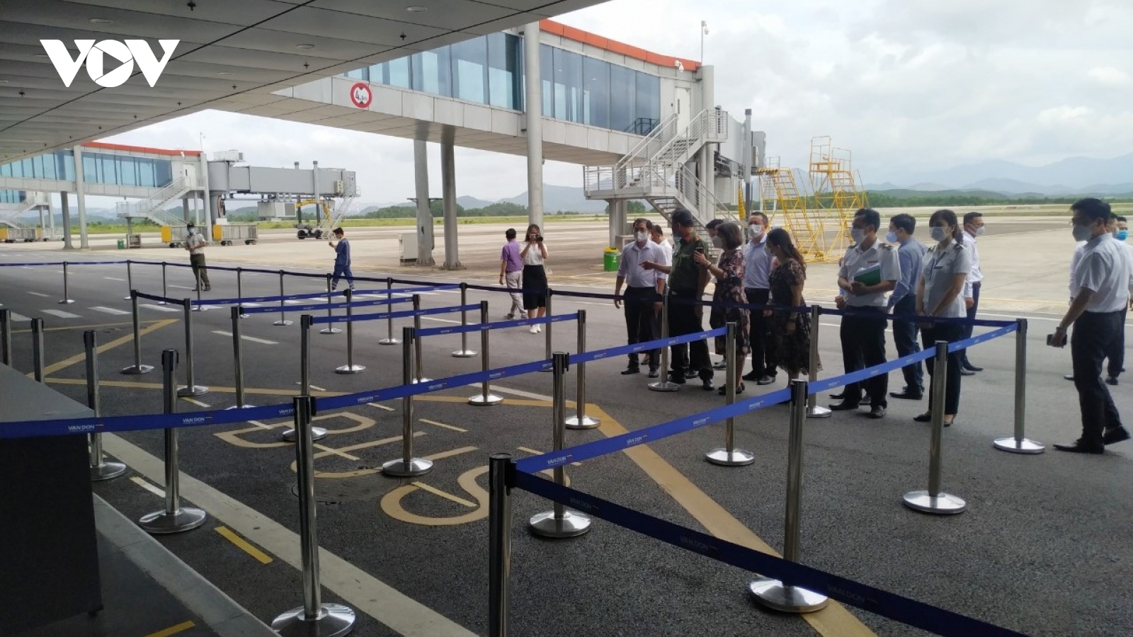 Bộ Y tế kiểm tra quy trình đón người nhập cảnh qua sân bay Vân Đồn, Quảng Ninh