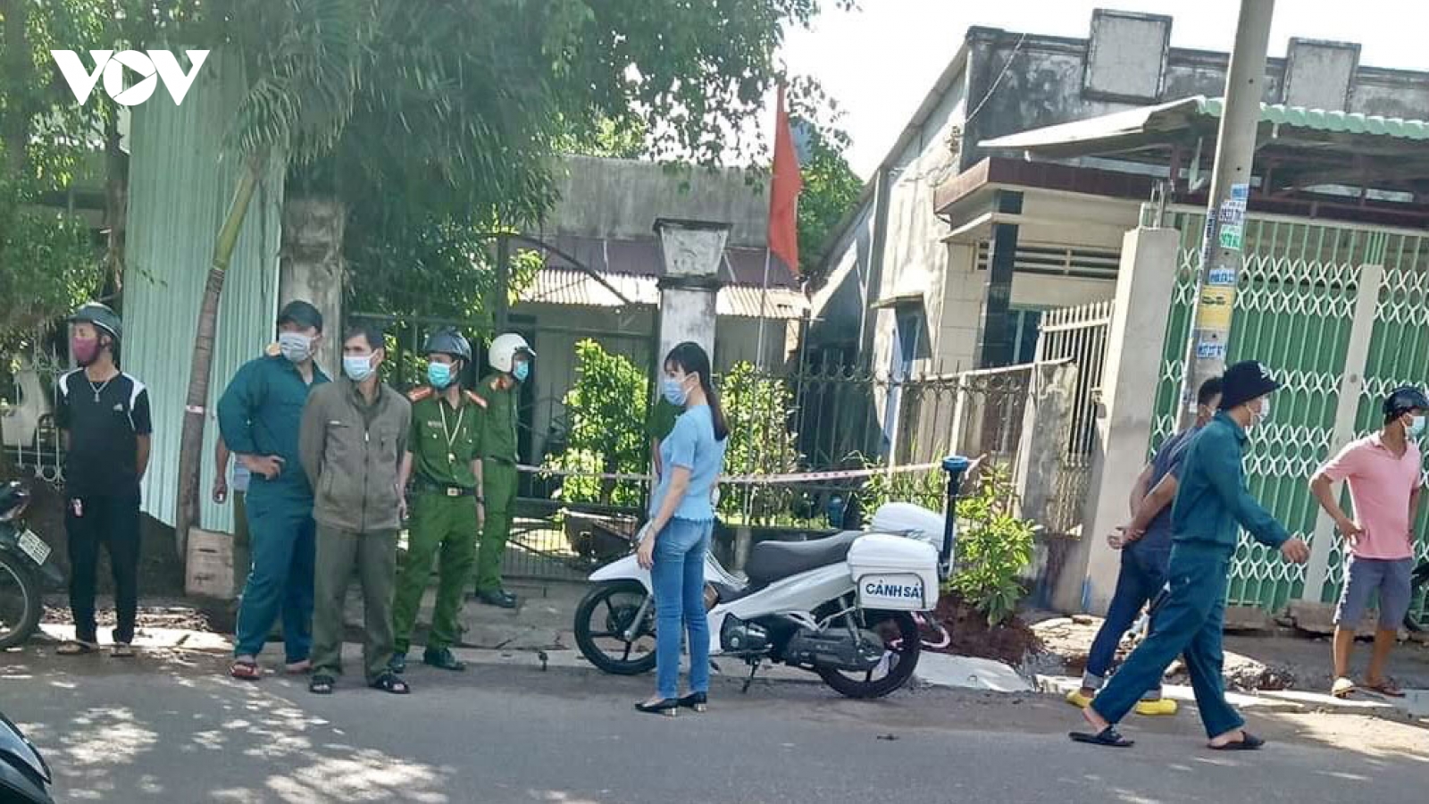 Hai mẹ con tử vong với nhiều vết cắt ở cổ