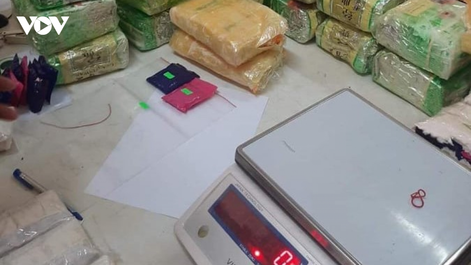 Phá kính ô tô bắt ông trùm cùng lô ma túy "siêu khủng"