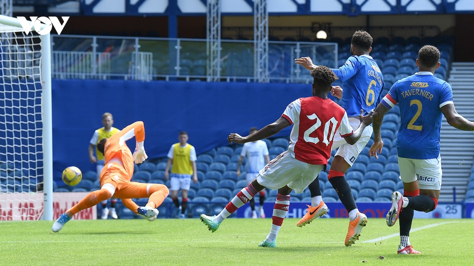 Arsenal liên tiếp sảy chân trước mùa giải mới