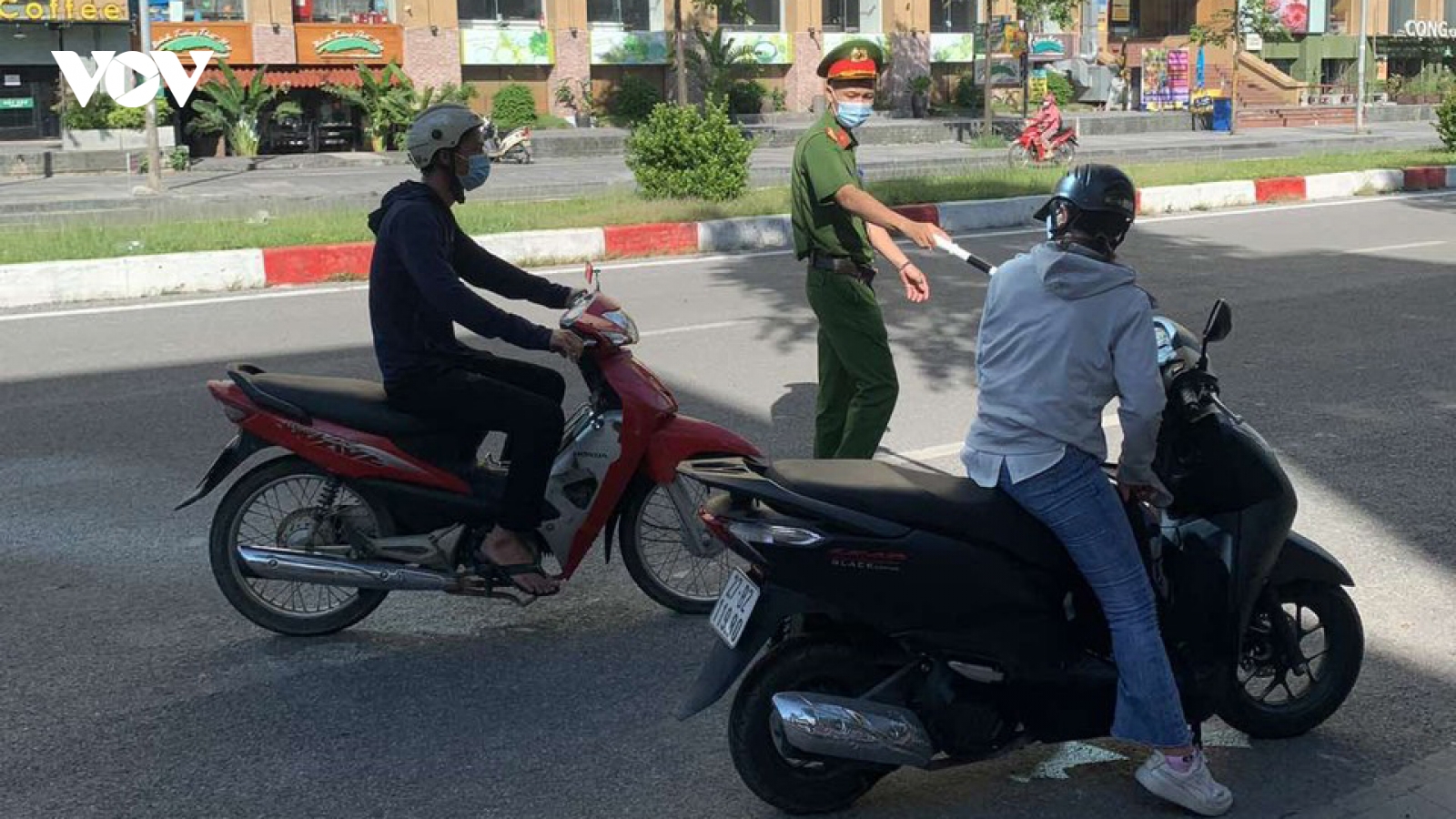 Hà Nội xử phạt 862 trường hợp vi phạm phòng chống dịch với số tiền hơn 1,2 tỷ đồng
