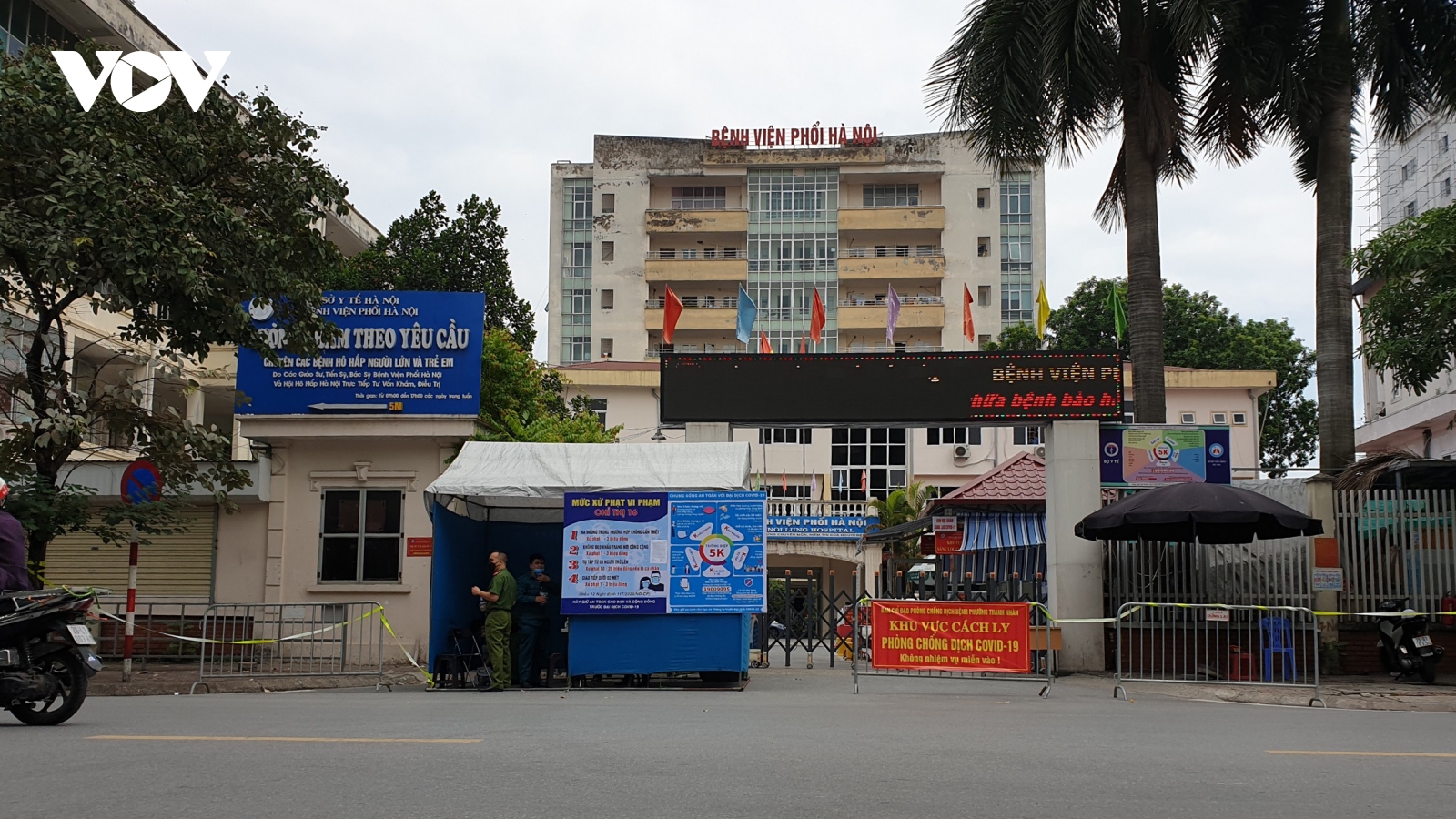 Chuyển người bệnh từ BV Phổi Hà Nội sang 4 bệnh viện khác
