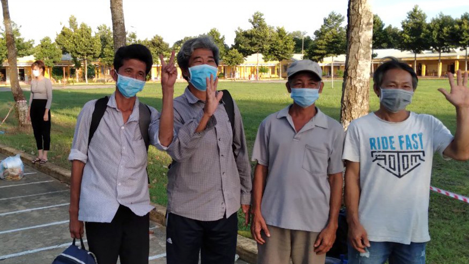 Tiền Giang: Bệnh viện dã chiến quân đội điều trị 13 bệnh nhân Covid-19 đầu tiên khỏi bệnh