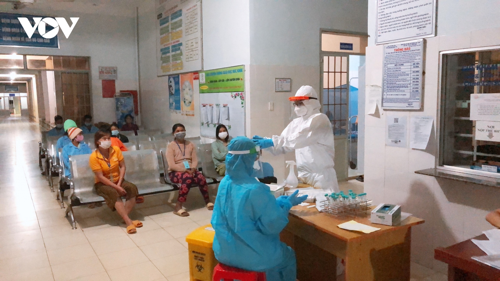 Đắk Lắk: Phong tỏa trung tâm y tế huyện do phát hiện nhân viên y tế nghi mắc Covid-19