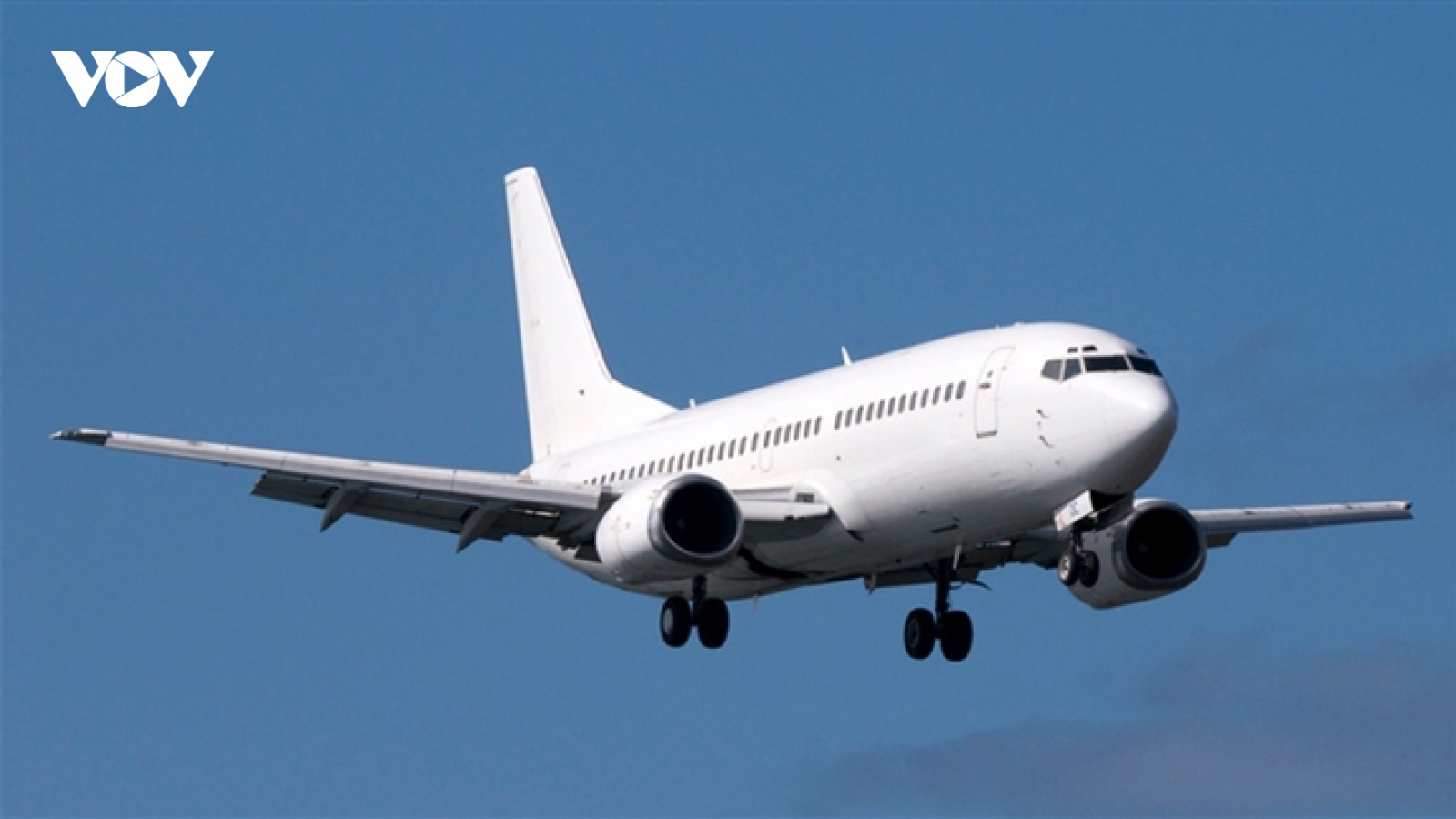 Máy bay Boeing 737 lao xuống biển