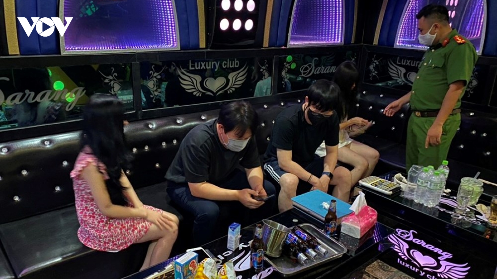 Xử phạt quán karaoke, poker phớt lờ lệnh cấm ở Hải Phòng