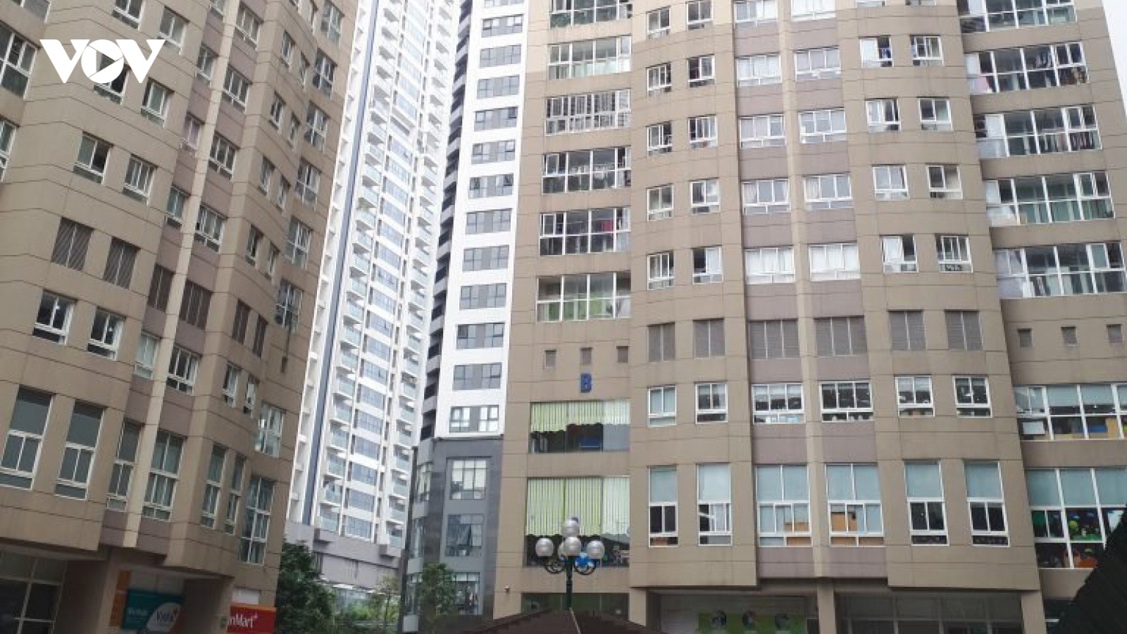 Cháu bé ở Hà Nội rơi từ tầng 11 chung cư xuống tử vong