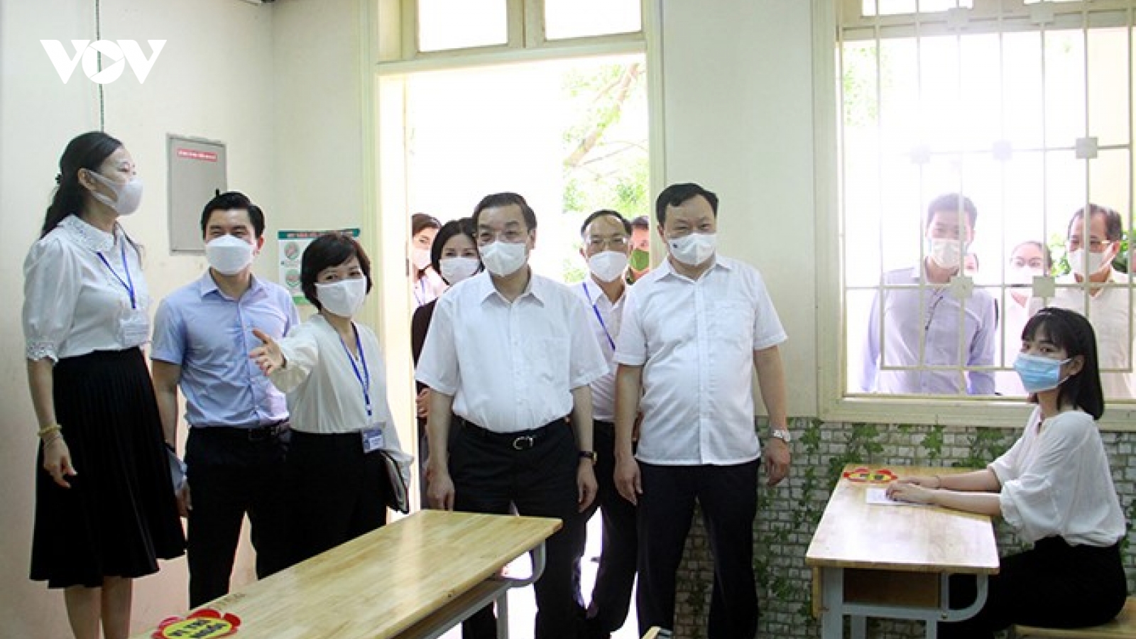 Chủ tịch Hà Nội: Nới lỏng dịch vụ nhưng không buông lỏng kiểm tra phòng chống dịch