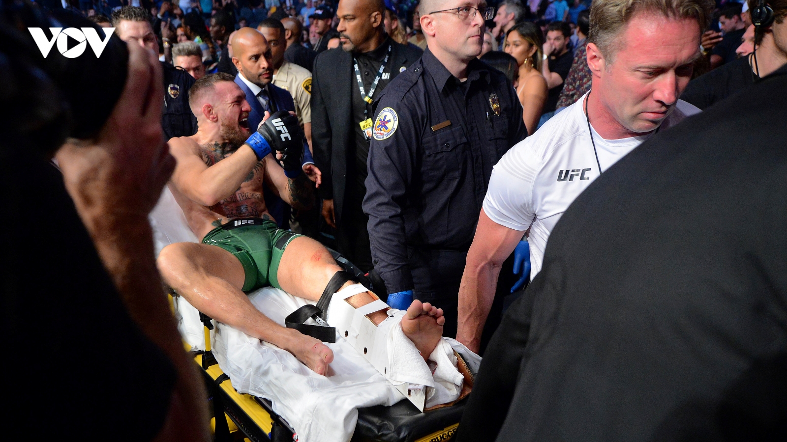Conor McGregor chấn thương kinh hoàng ở sự kiện UFC 264