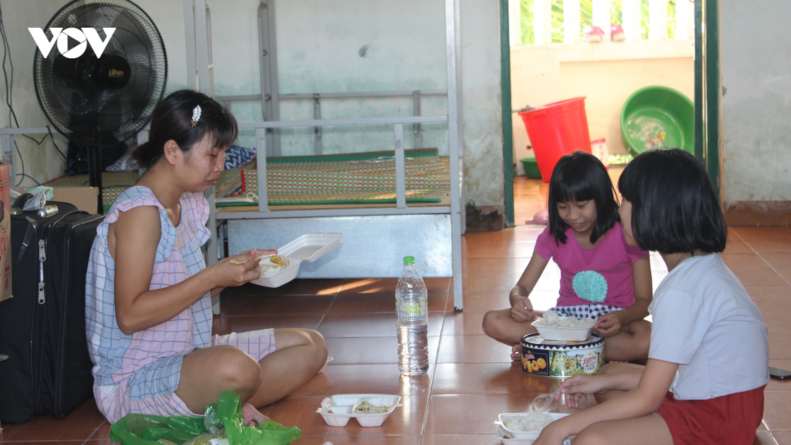 Những chuyến trở về gian khó bộn bề từ vùng dịch