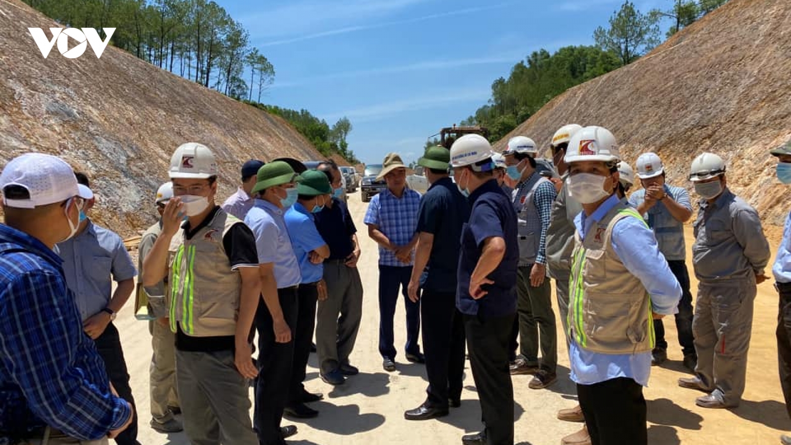 Gặp khó nguồn vật liệu, 11 dự án cao tốc Bắc-Nam khó về đích đúng hẹn