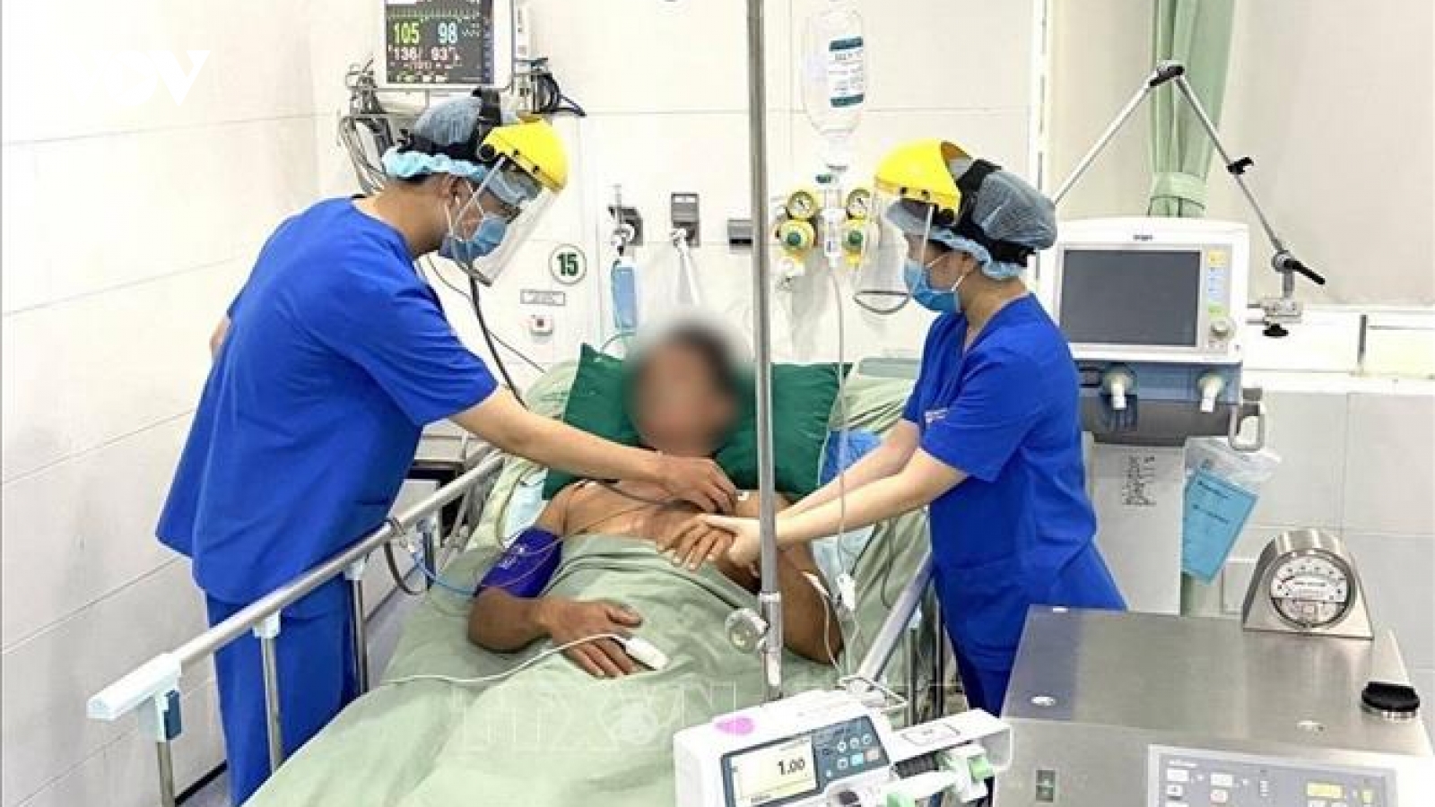 Cấp cứu thành công bệnh nhân Covid-19 bị ngưng tim ngưng thở