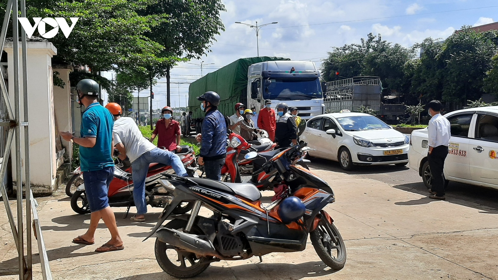 Đắk Lắk cấp nhỏ giọt “giấy thông hành” âm tính, tài xế xe tải như ngồi trện đống lửa