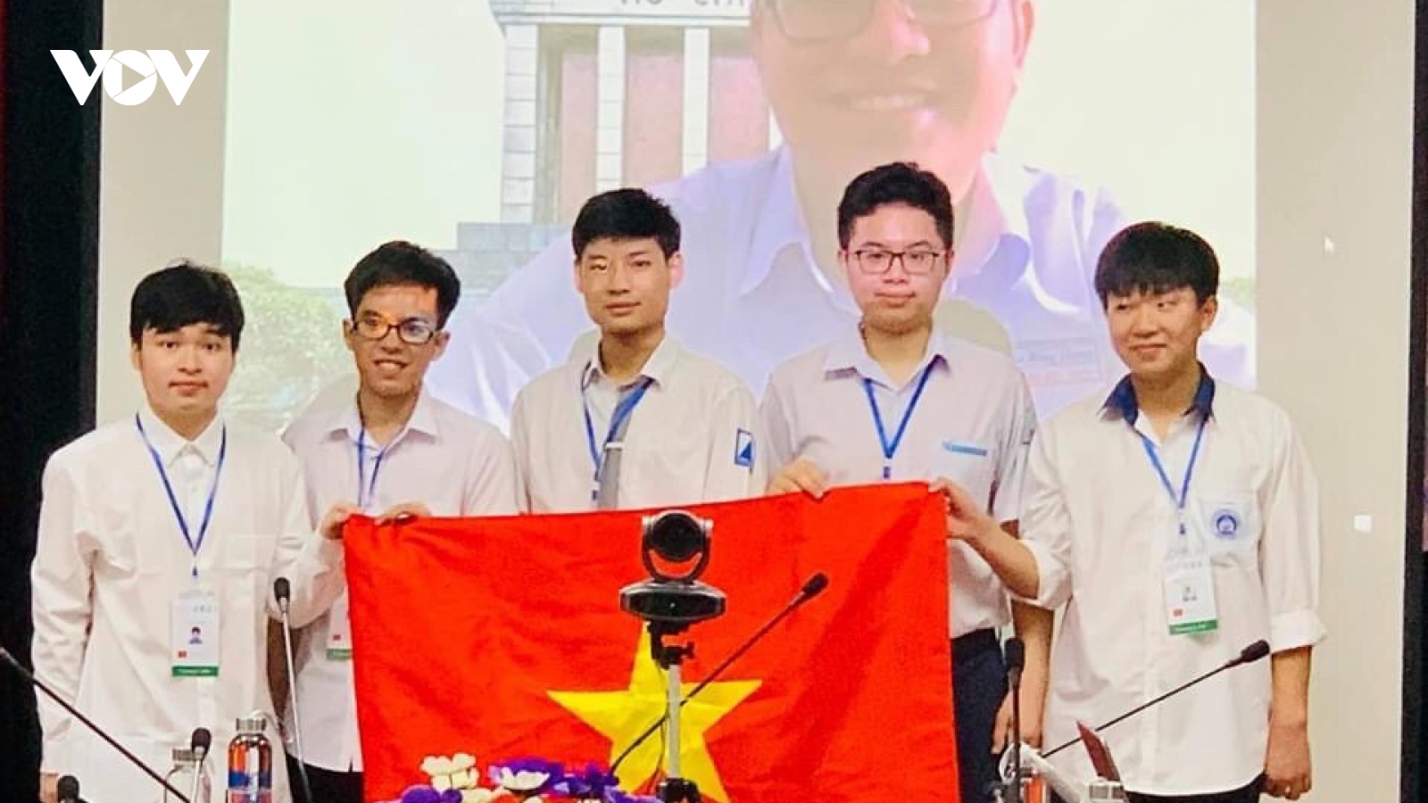 Học sinh Hà Nội đạt 3 huy chương vàng tại kỳ thi Olympic quốc tế 2021
