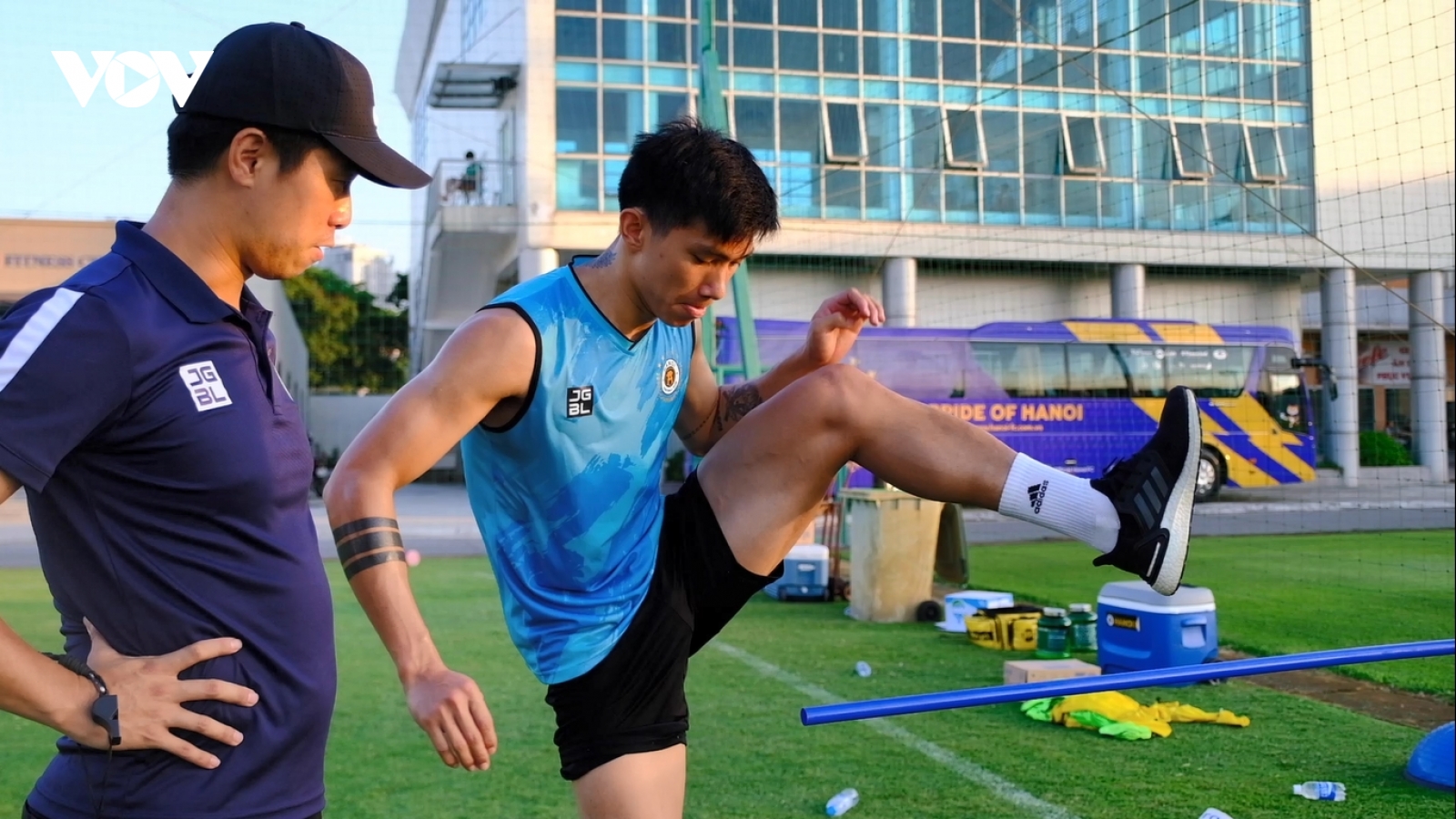 Văn Hậu tập riêng trong buổi rèn quân mới nhất của Hà Nội FC