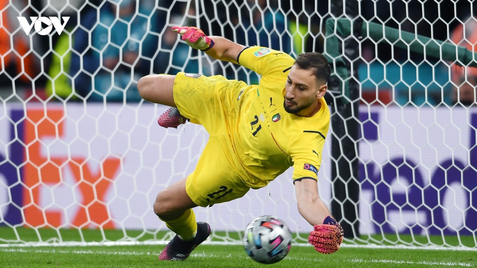 Gianluigi Donnarumma nhận danh hiệu Cầu thủ xuất sắc nhất EURO 2021