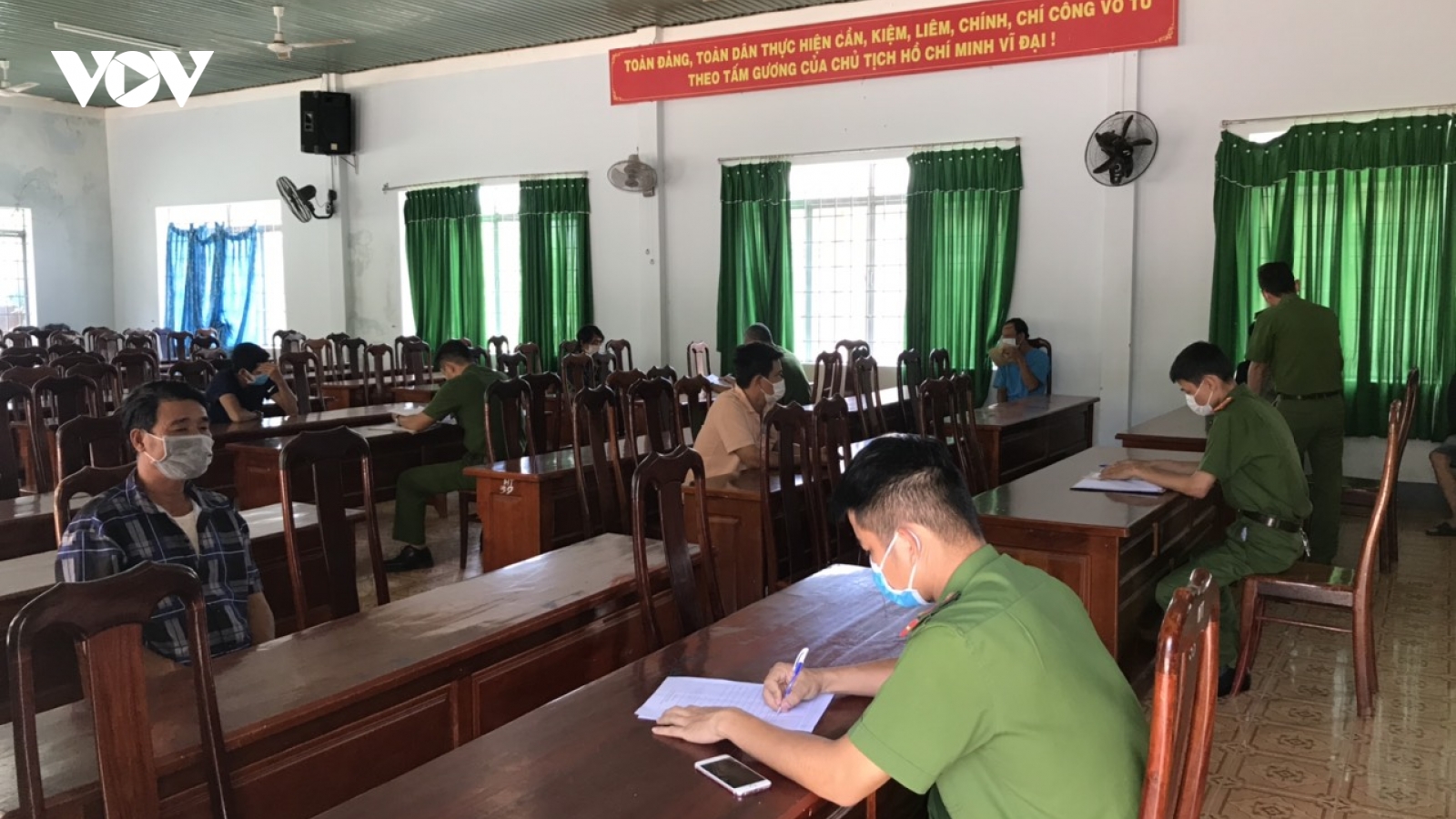 Đánh bạc trong thời gian giãn cách xã hội, 4 người bị đề nghị xử phạt 66 triệu đồng