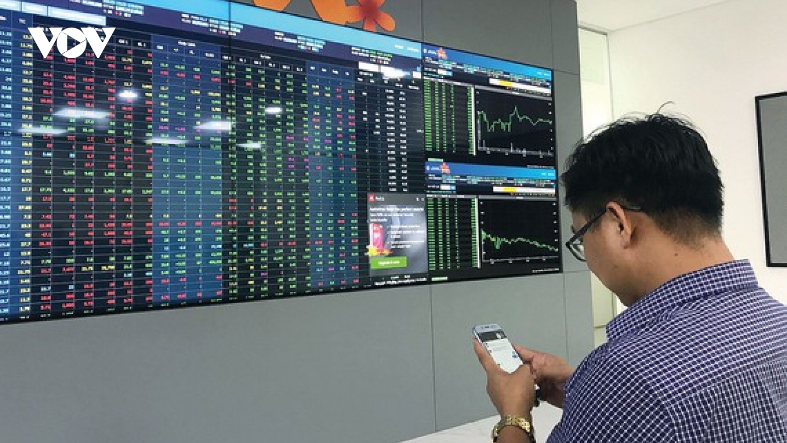 Nhà đầu tư nên giảm tỷ trọng cổ phiếu, tuyệt đối không mua mới ở thời điểm hiện tại