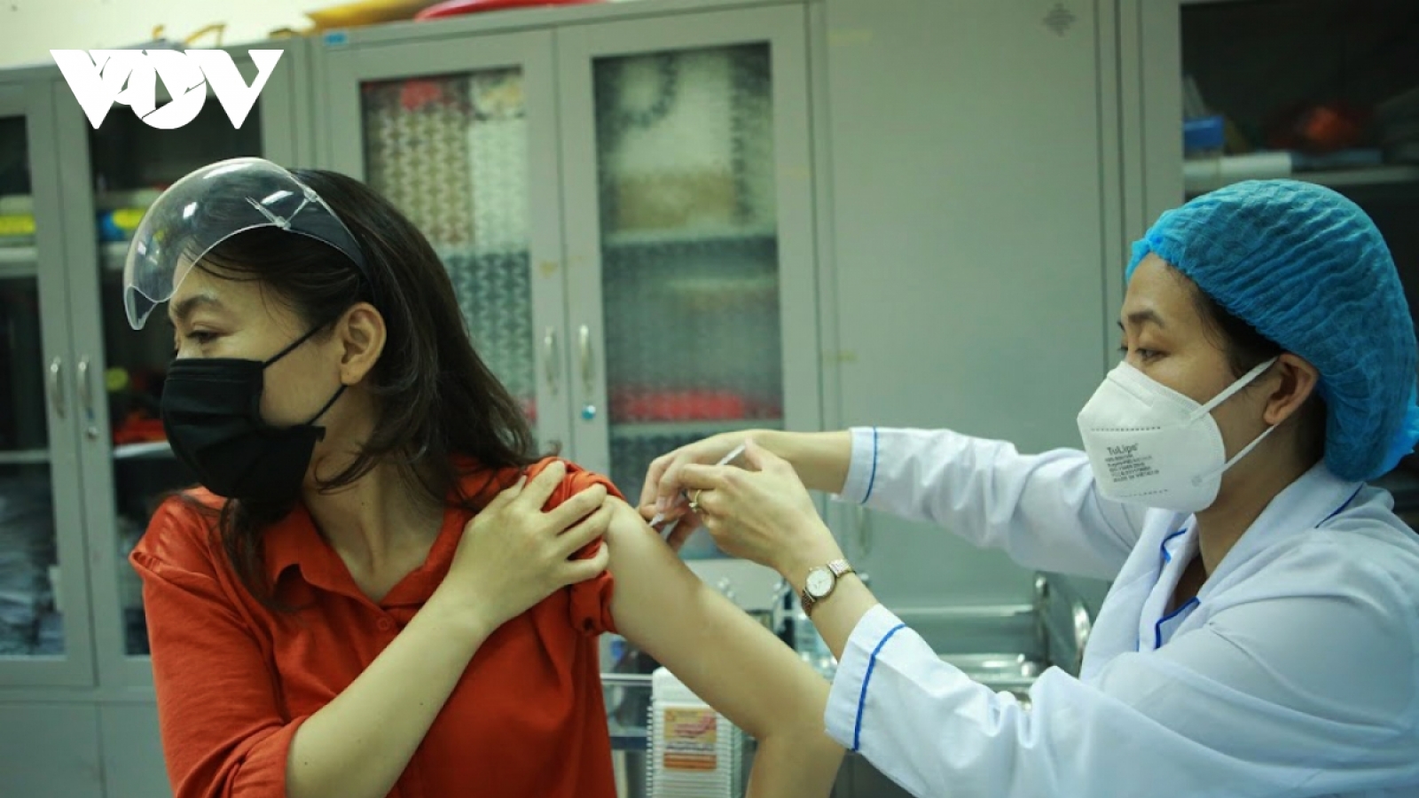 Chiến dịch tiêm vaccine COVID-19 Hà Nội: Đảm bảo đúng tiến độ và an toàn