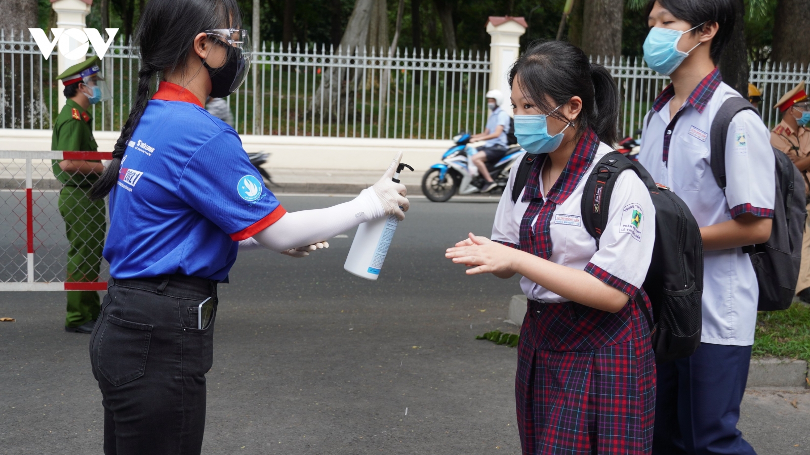 Thí sinh ở TP.HCM ngất xỉu, test nhanh dương tính với SARS-CoV-2