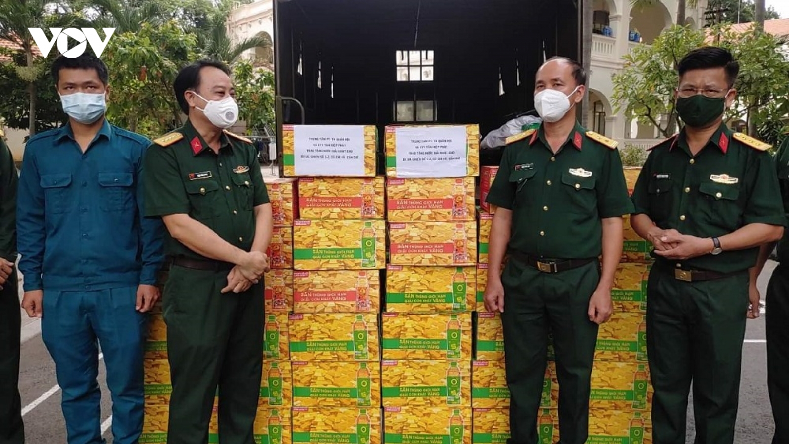 Tân Hiệp Phát tặng 100 suất quà tới cựu thanh niên xung phong Yên Bái, Hải Phòng