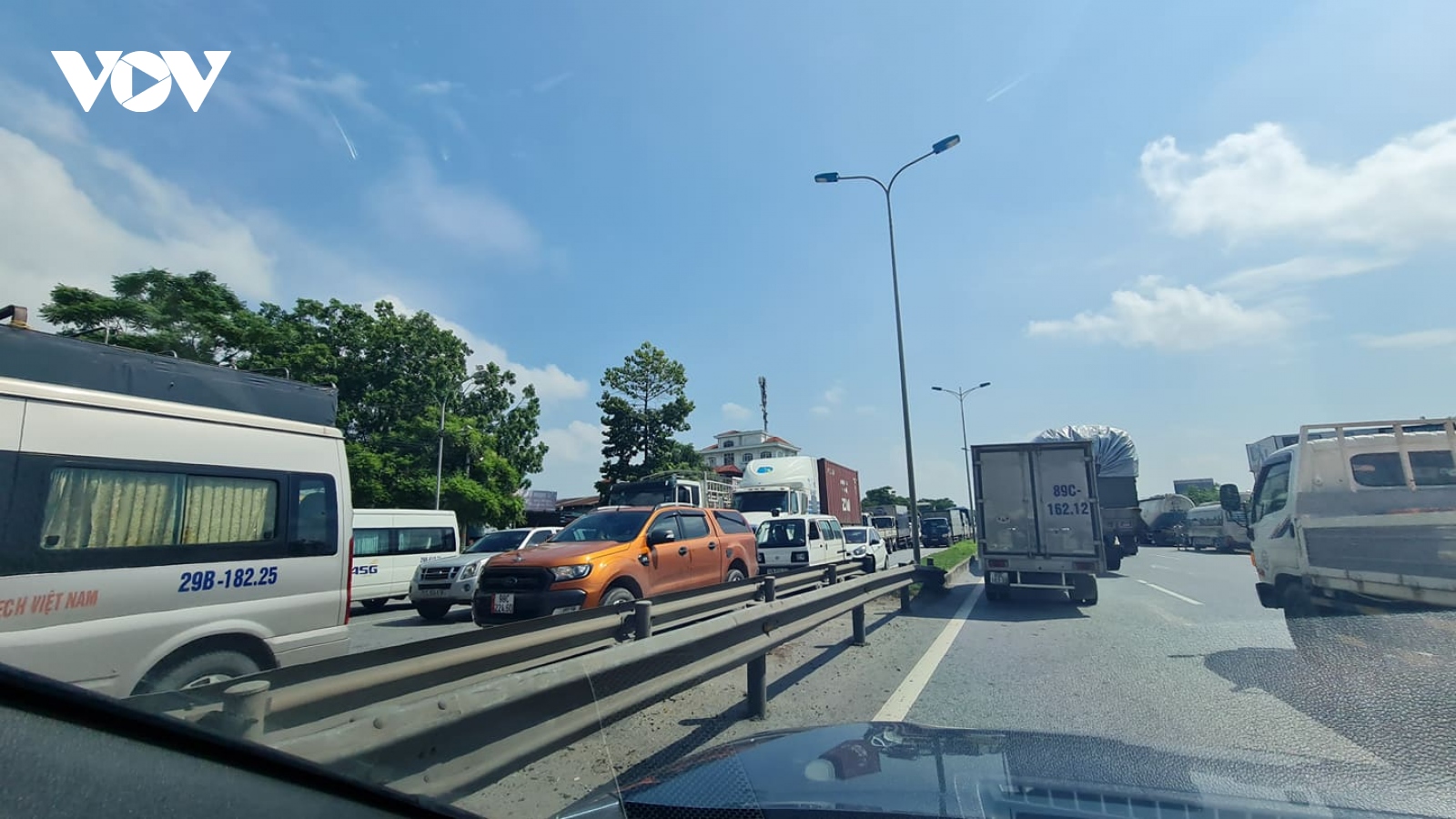 Ảnh: Nhiều xe vào Hà Nội phải quay đầu, cao tốc Pháp Vân- Cầu Giẽ ùn tắc 