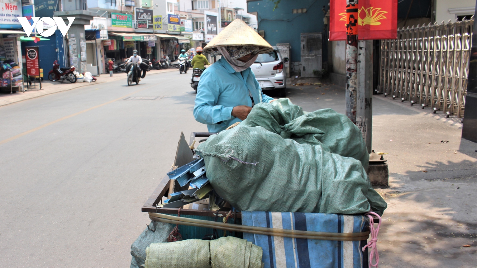 Người dân TP.HCM mong gói hỗ trợ 886 tỷ đồng triển khai sớm